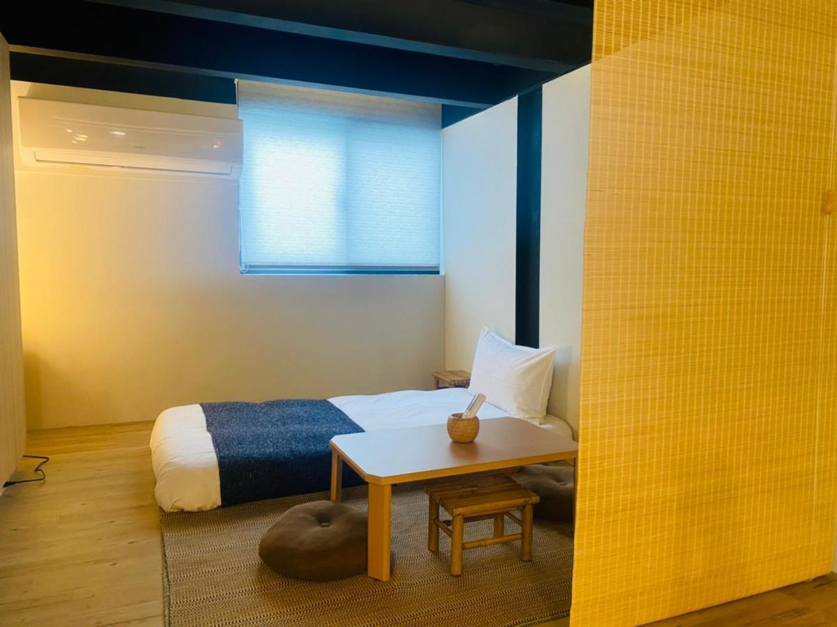 捉鳳凰 台南百年老宅包棟導覽民宿系列catchphoenix Centennial Guesthouse Exterior photo